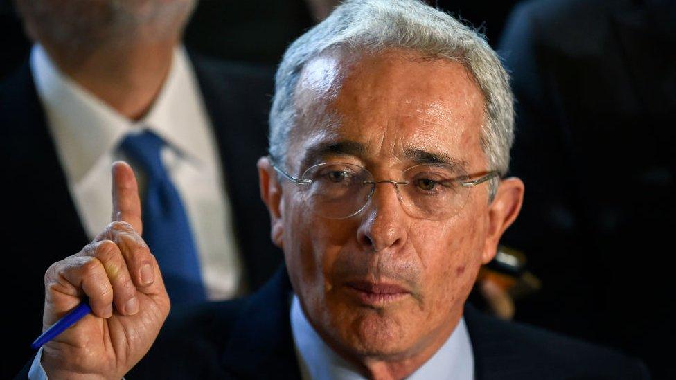 Álvaro Uribe dice que ya no renunciará a su puesto en el Senado de Colombia
