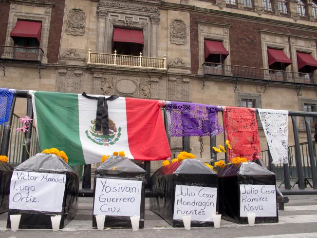 Padres de normalistas rechazan comisión de seguimiento por nulos avances