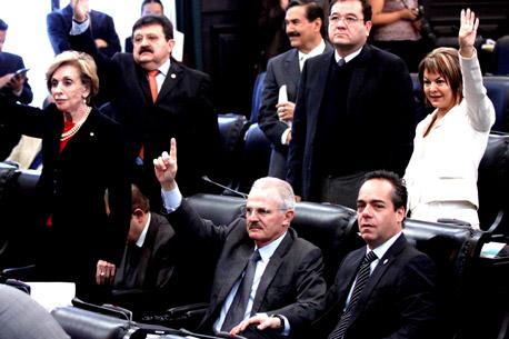 Senadores pedirán a Calderón explicar interrogatorios del FBI a migrantes