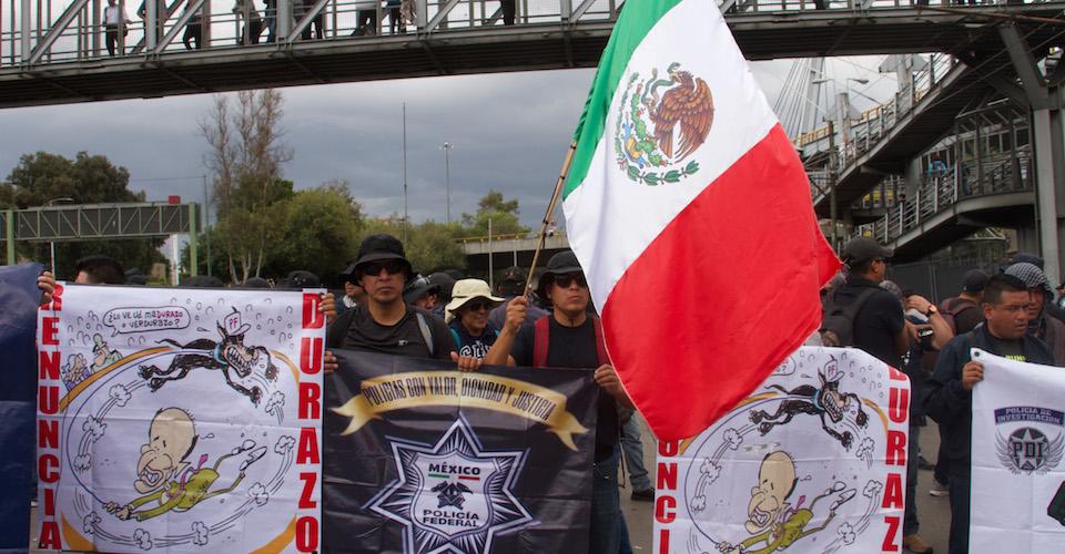 Policías Federales bloquean acceso al AICM; incumplen acuerdo, dice Secretaría de Seguridad