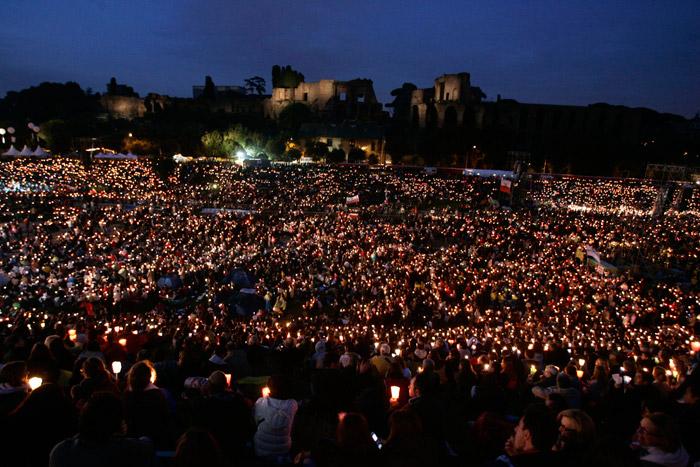 Imágenes de la vigilia: la espera de San Juan Pablo II