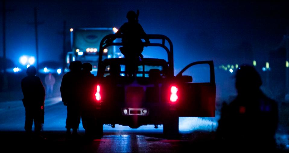 Si Congreso no aprueba la Guardia, militares regresarían a los cuarteles, advierte Durazo; colectivo acusa chantaje