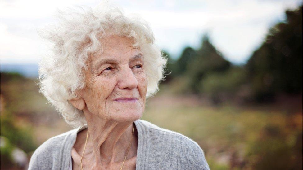 Por qué después de los 105 años es “más probable” sobrevivir