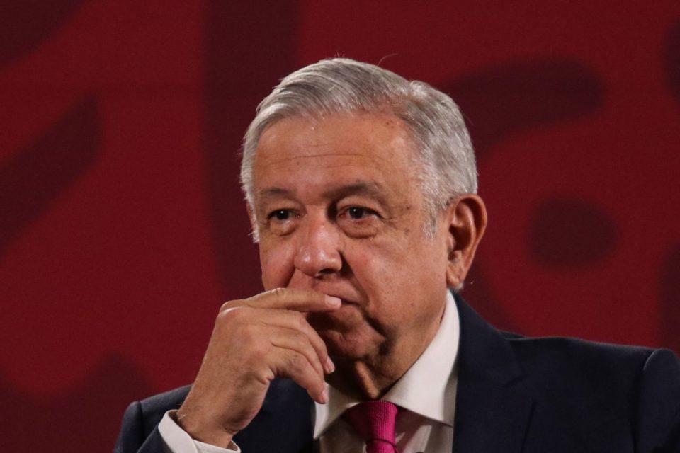 Si hablan mal de nosotros les dan las ocho columnas, dice AMLO sobre críticas a su iniciativa sobre presupuesto