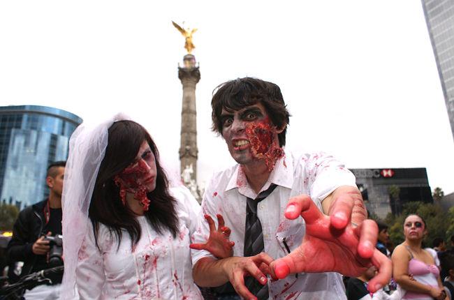 La invasión <i>zombi</i> del DF, en fotografías