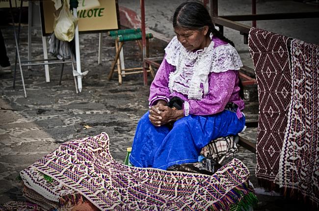 Funcionarios de Cancún humillan a indígena