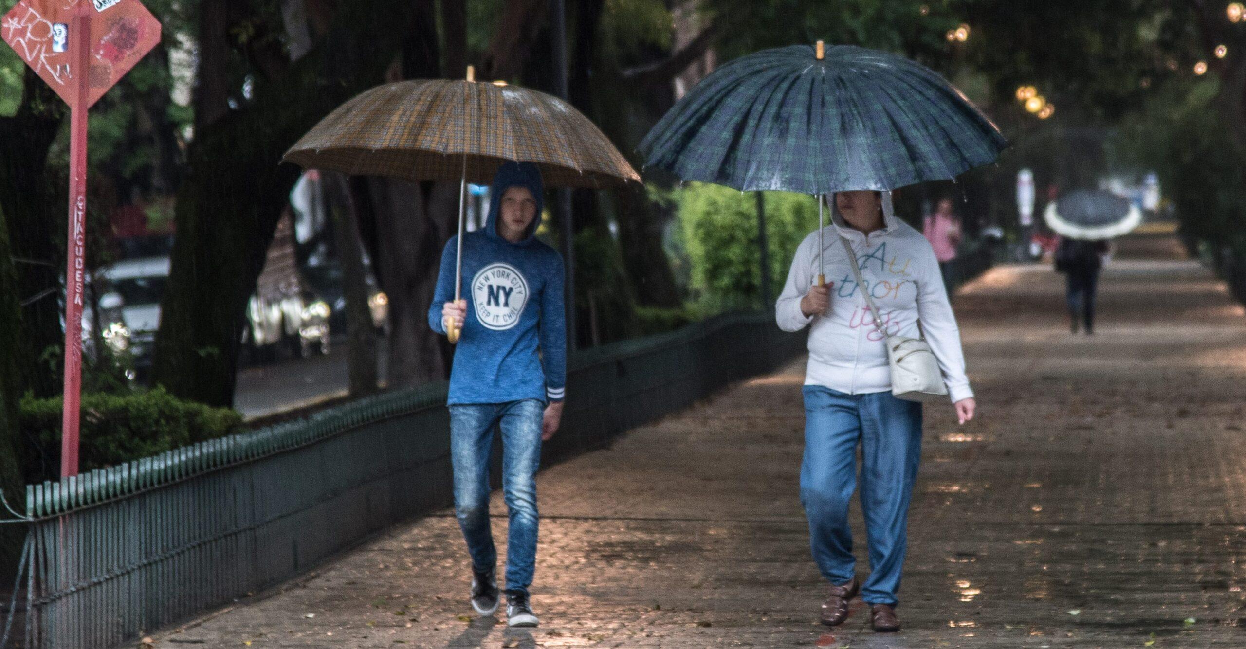 Huracán John y tormenta Ileana ocasionarán lluvias fuertes en al menos 11 estados del país