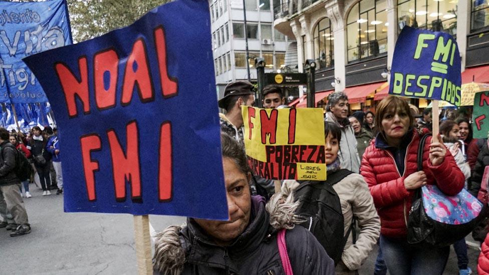 “En cualquier momento, esto estalla”: la tensión que se vive en Argentina ante el regreso de la crisis económica