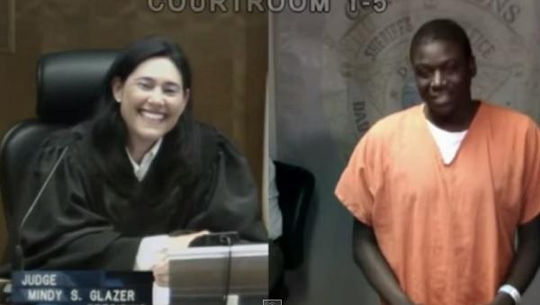 ¡Inaudito! Jueza reconoce (por segunda vez) a un acusado; ella viajó con él en un crucero