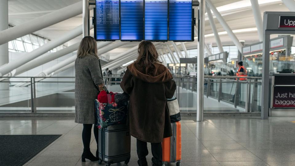 Por ómicron, aerolíneas cancelan más de 7 mil vuelos en el mundo este fin de semana