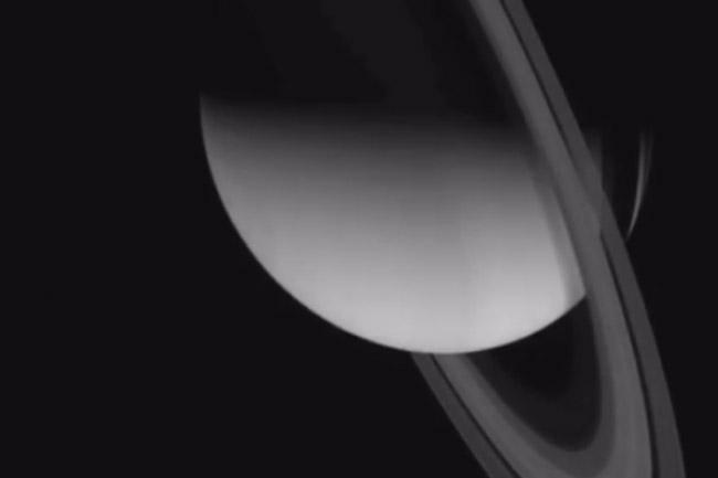 Ocho años orbitando Saturno