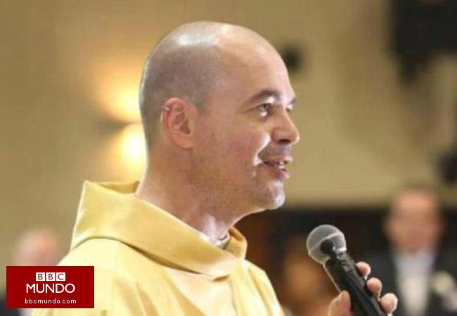 El cura excomulgado de la Iglesia Católica por defender a los gays