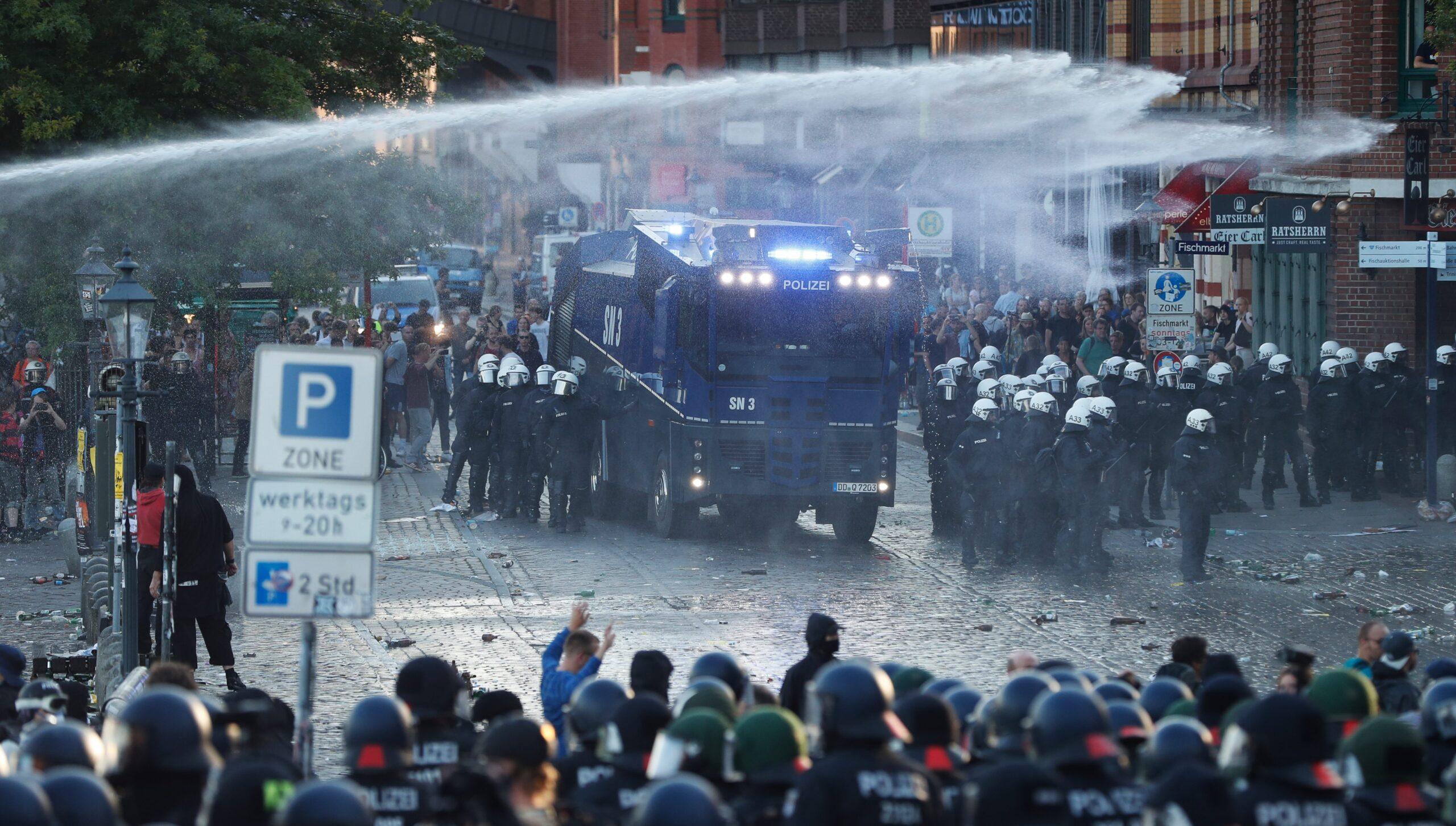 Protestas por el G20: Policías y manifestantes se enfrentan en Hamburgo (fotos y video)