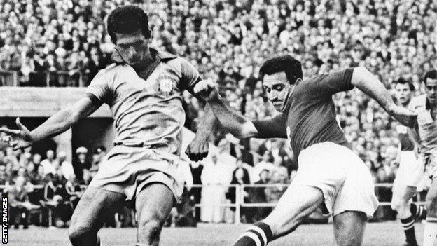 Nikita Simonyan, la estrella del fútbol soviético que lesionó a Pelé en su debut en el Mundial de Suecia de 1958