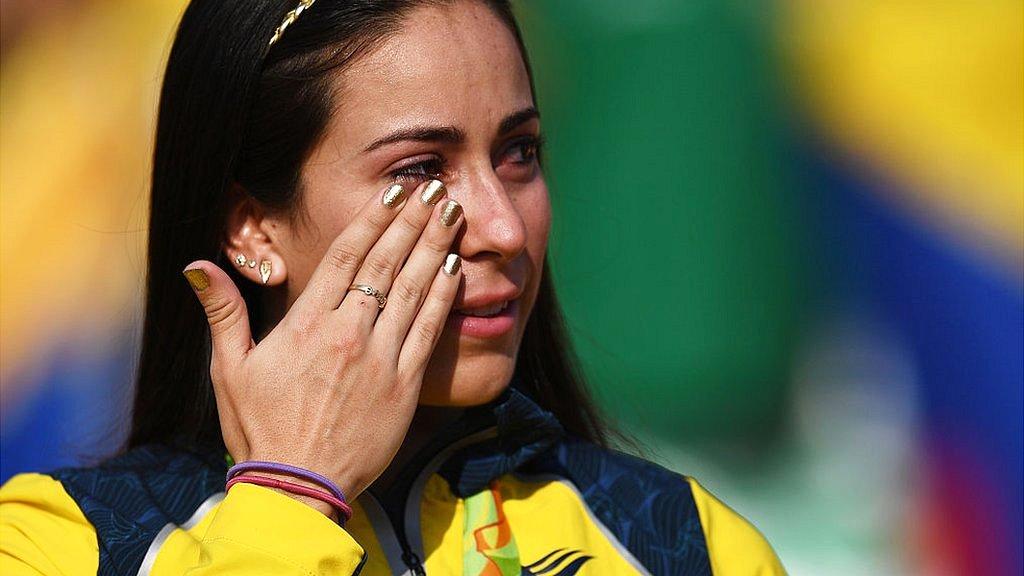 Qué es la llamada “enfermedad del beso” que afecta a la ciclista Mariana Pajón, la doble campeona olímpica de Colombia