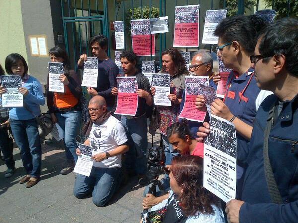 Marchan en el DF por paradero de reportero desaparecido en Veracruz