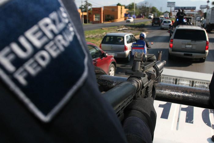 Balacera en el centro de Monterrey deja un policía y un civil lesionados