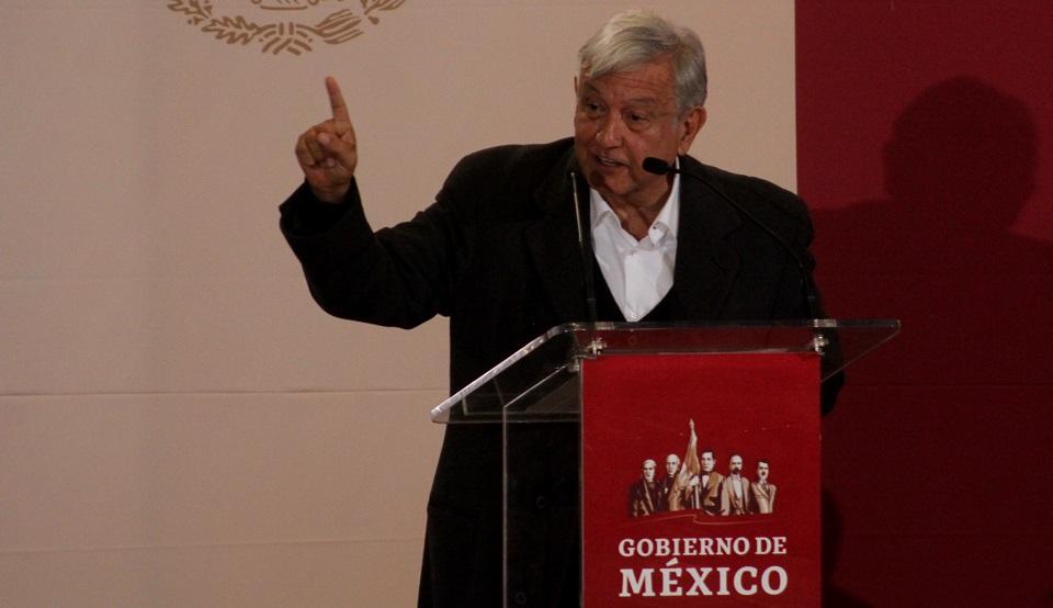 El robo de combustible era permitido desde el interior del gobierno, había complicidad en Pemex, acusa AMLO