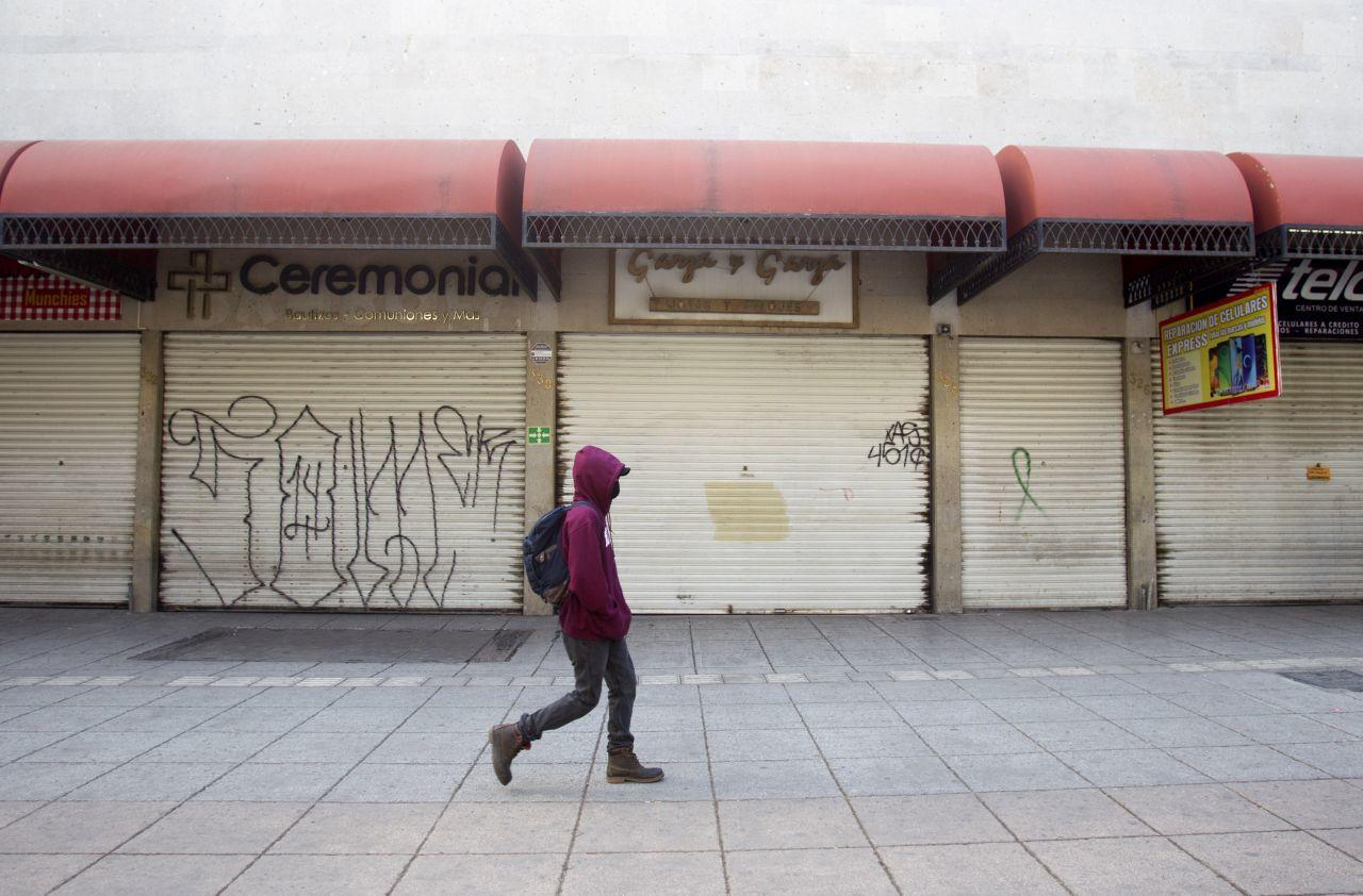 Pandemia deja 2.4 millones de empleos perdidos en 2020; restaurantes y hoteles, los más afectados