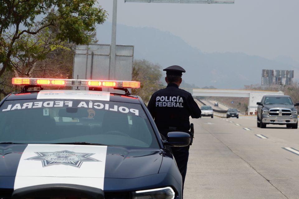 Policías y huachicoleros se enfrentan en Veracruz; el saldo es de una persona muerta