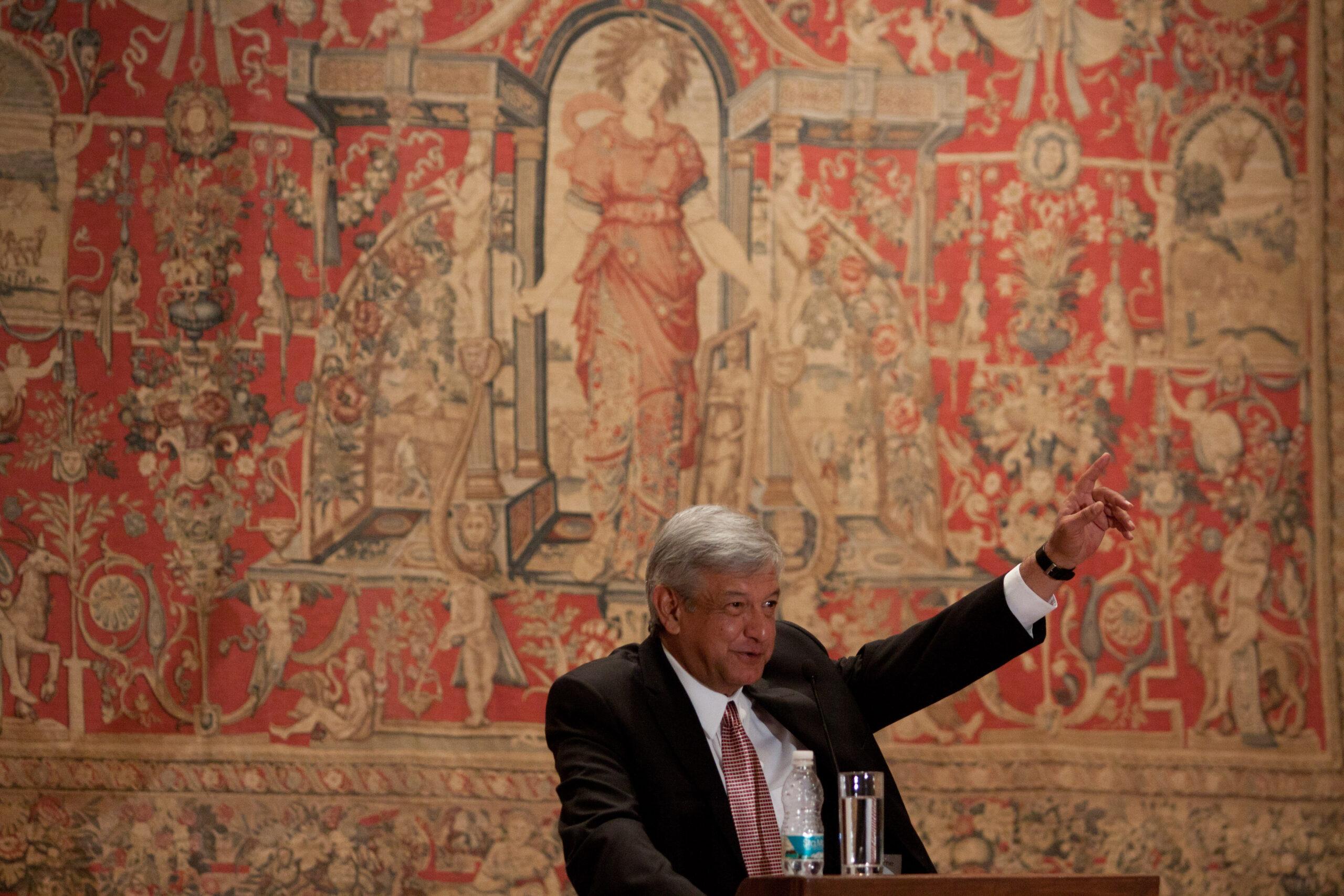 AMLO contra los monopolios y por el libre comercio