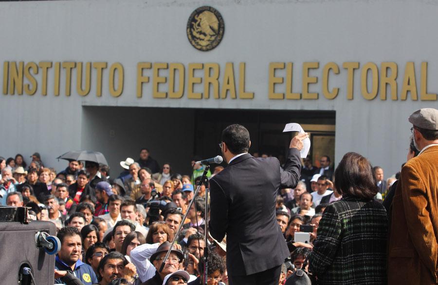 50 organizaciones se registran ante el IFE; quieren ser partidos políticos