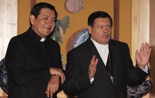 Critica la iglesia salarios en el IFE