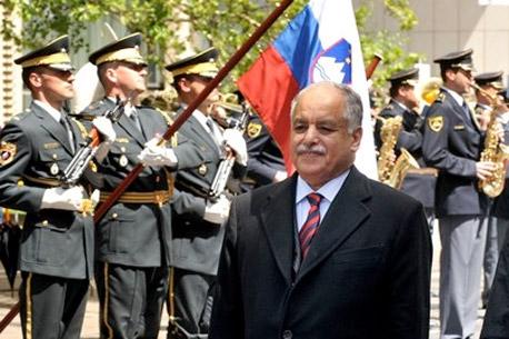 Arrestan a exprimer ministro libio en Túnez