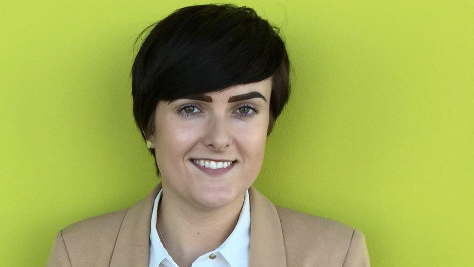 Mandie Stevenson, la mujer que marcó “soy terrorista” por error en su solicitud de visa a Estados Unidos