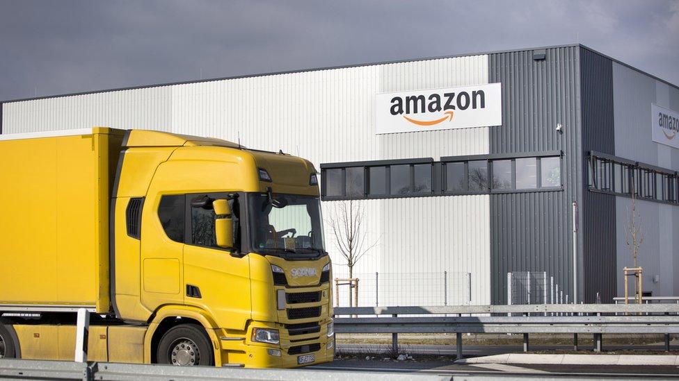 Qué es el Modelo Henry Ford y cómo Amazon lo está siguiendo al aumentar el sueldo mínimo de sus empleados a US$15 la hora