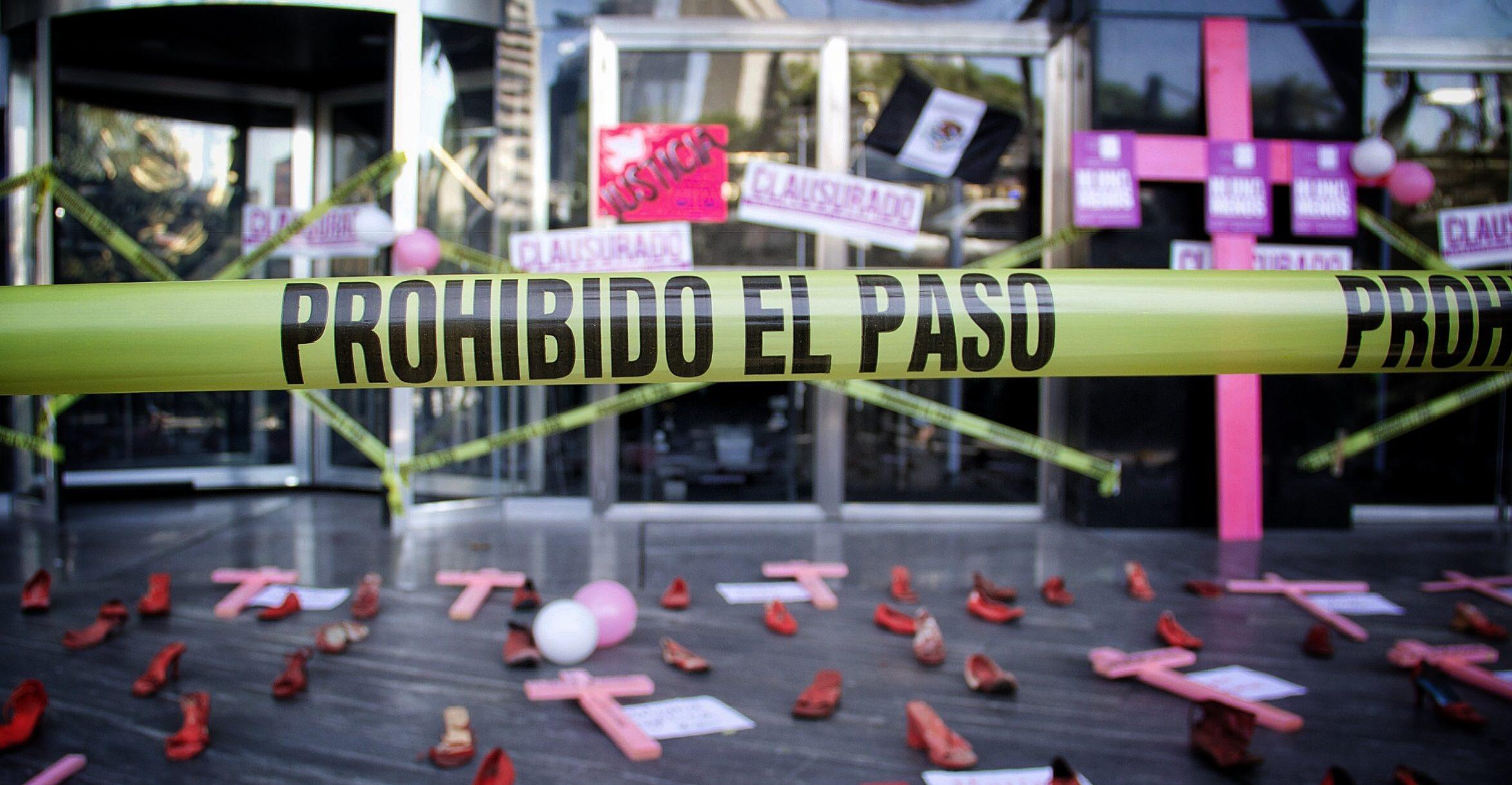 Tener lista una maleta y pedir ayuda, los consejos del gobierno para mujeres víctimas de violencia