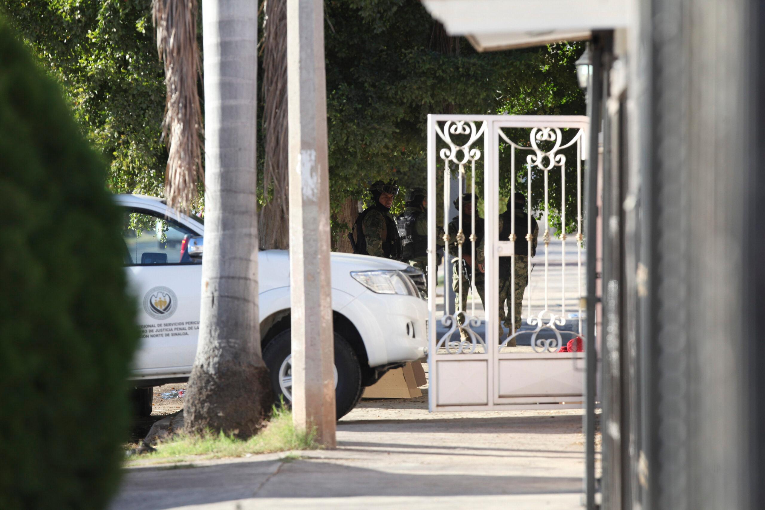 PGR asegura la casa donde se enfrentaron marinos y presuntos delincuentes previo a captura del ‘Chapo’