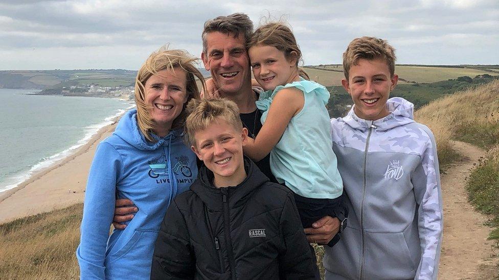 El sencillo experimento con el que un niño logró que su familia consumiera menos azúcar