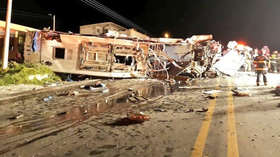 Ecuador: al menos 24 muertos y 19 heridos, la mayoría de Venezuela y Colombia, tras volcarse un autobús cerca de Quito