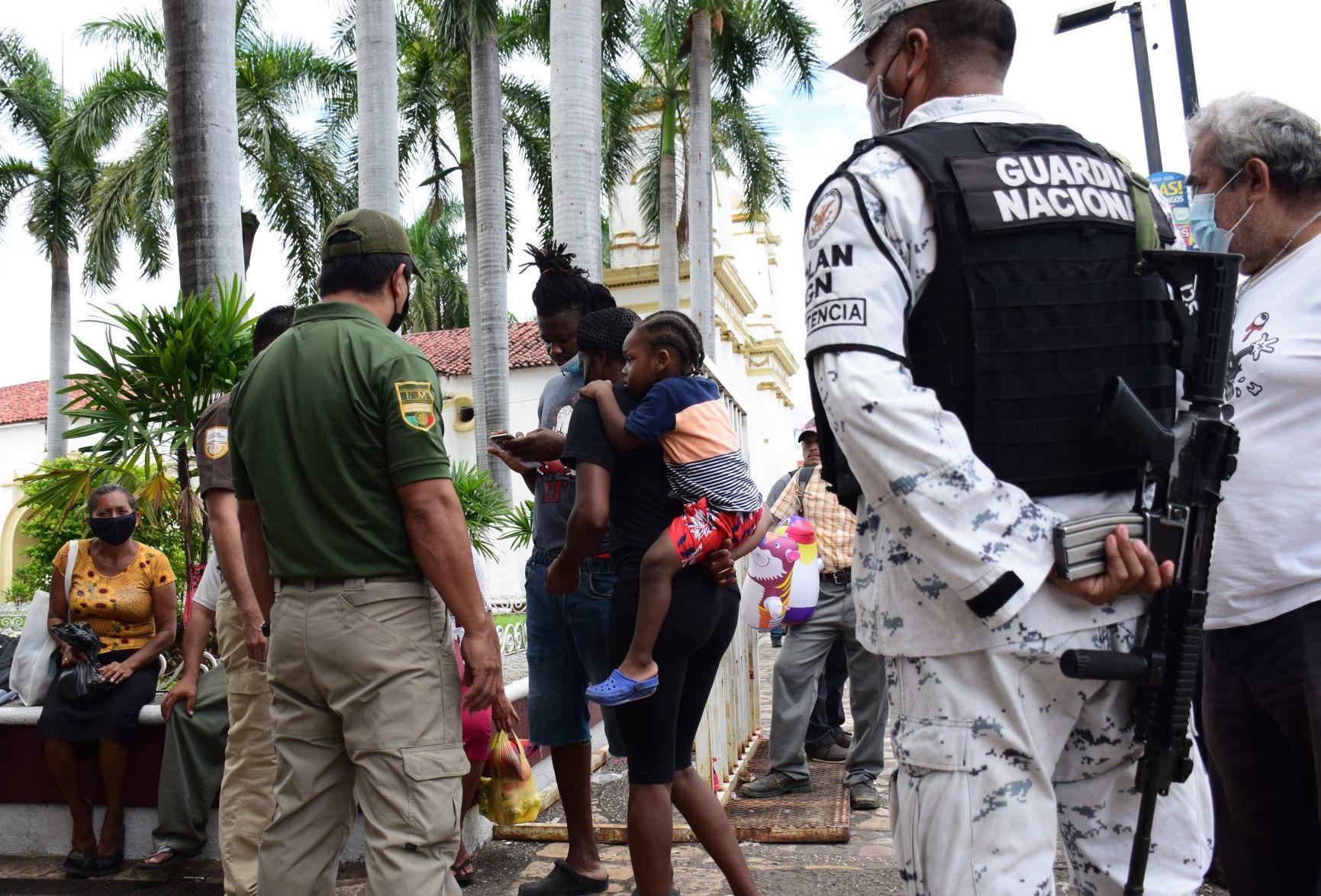 EU expulsa centroamericanos en avión a Chiapas y Tabasco para que México los deporte: ONU