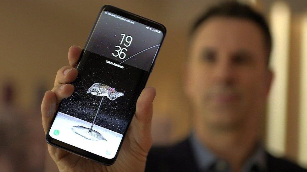 Lo bueno y lo malo del Galaxy S9, el nuevo teléfono celular con el que Samsung quiere mantener su dominio del mercado sobre el iPhone de Apple