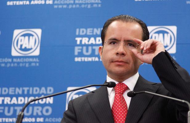 Pemex demanda a César Nava por fraude