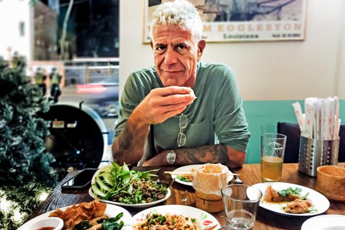 Hallan muerto en un hotel de Francia al chef y conductor Anthony Bourdain