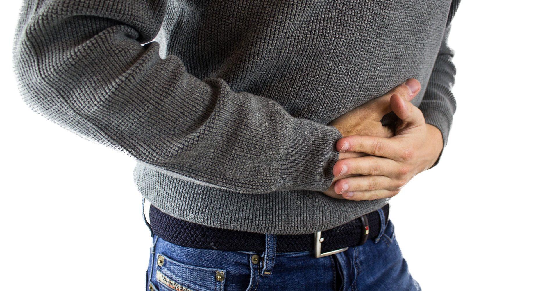 ¿Agruras? Tomar mucho antiácido afecta tus huesos y riñones