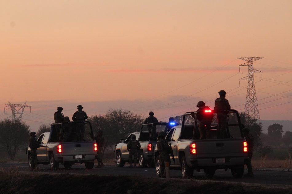En varios puntos de Nuevo Laredo, Tamaulipas, balaceras, bloqueos y quema de autos