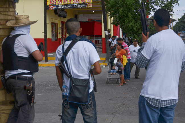 Segob reporta 1 muerto por choque con autodefensas; la CNDH, cuatro