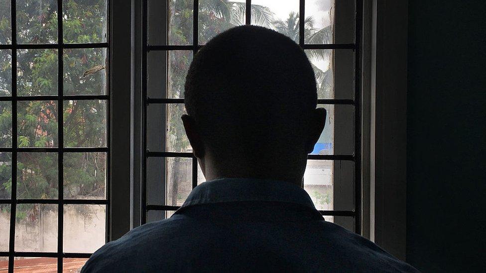 ¿Dónde se castigan las relaciones homosexuales con la pena de muerte?