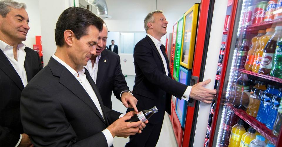Ni Peña Nieto sabe si decir que toma Coca–Cola es buena publicidad para la marca