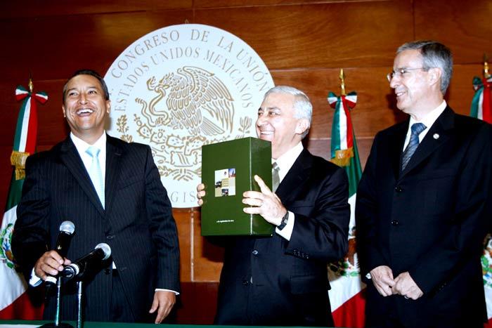 El informe que <br>Calderón entregó al Congreso