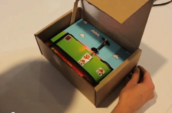 Mario Bross salta del <i>nintendo</i> a una caja de cartón