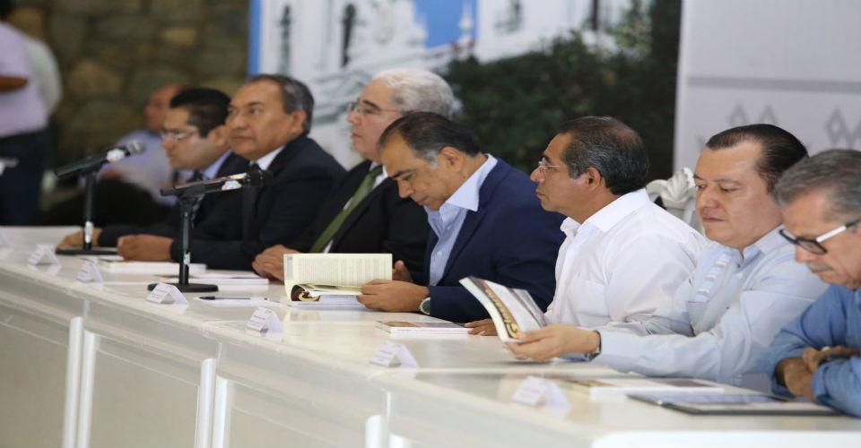 Presentan en Guerrero libro para mejorar calidad de salud pública
