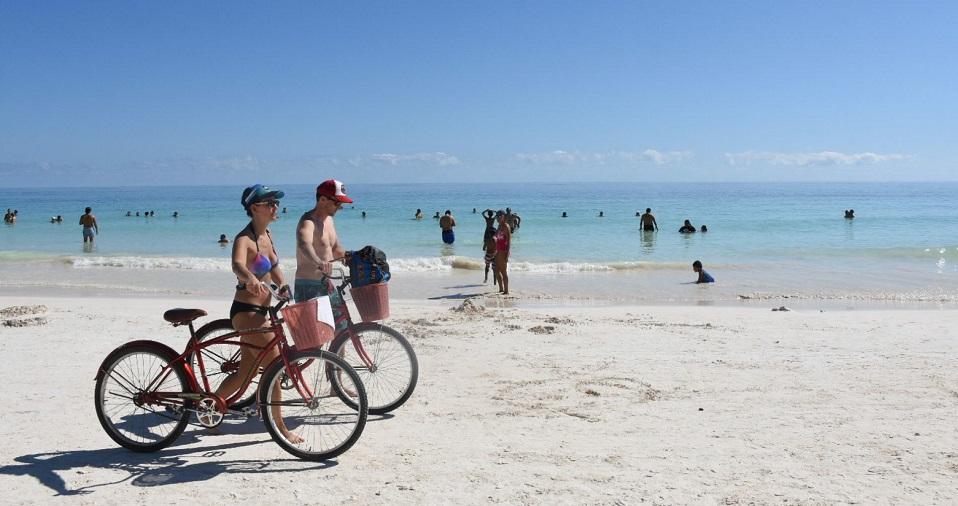 Ante crisis de turismo por COVID-19, gobierno decide mantener los fines de semana largos