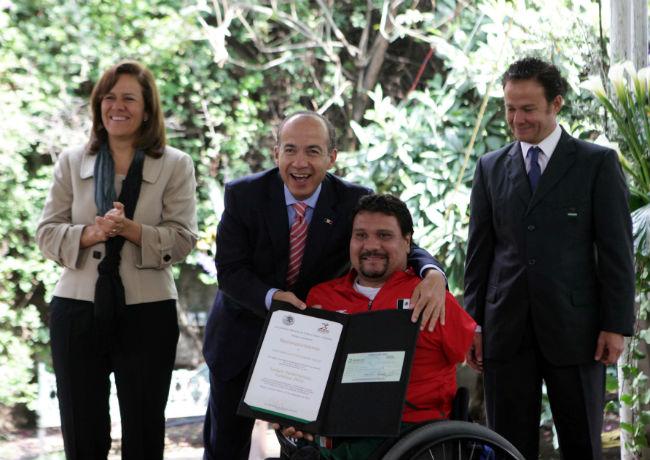 Felipe Calderón entrega reconocimientos a atletas paralímpicos