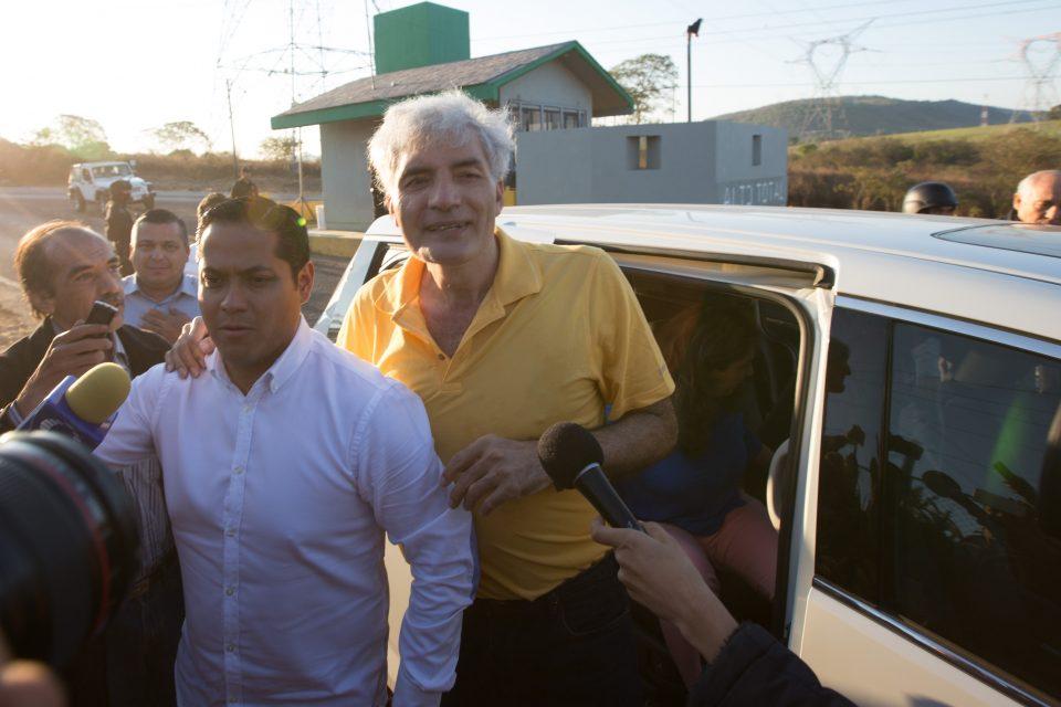 Trasladan a José Manuel Mireles, exlíder de las autodefensas, a la CDMX por problemas cardiacos