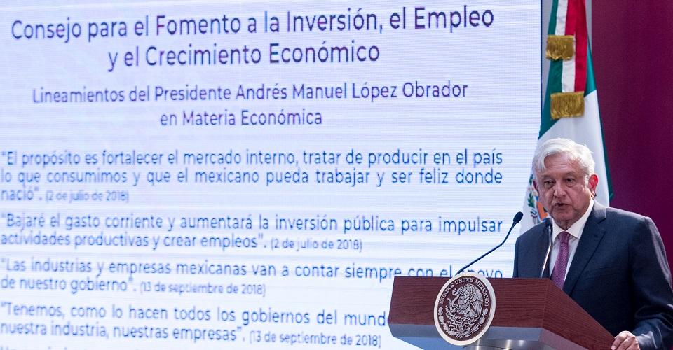 Empresarios le piden a AMLO combatir extorsión sindical y mantener al instituto de evaluación educativa